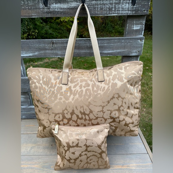 NWT ANIMAL PRINT MICHAEL KORS BIG BOY OVERNIGHT SET! - Picture 6 of 10